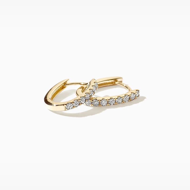 Ohrringe für Damen von Blush Jewels Damenring aus 14 karätigem Gelbgold mit feinen Labor-Diamanten auf der Schiene