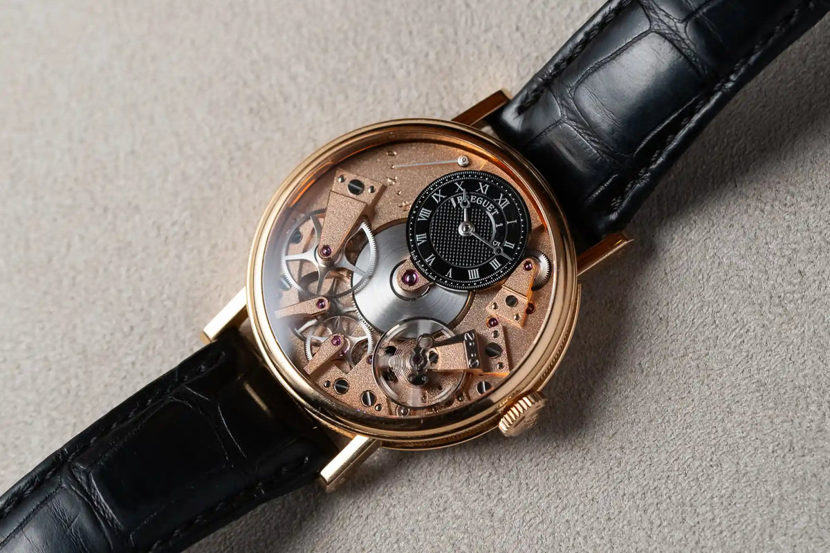 Produktfotografie der Breguet Tradition in Rosegold mit schwarzem Zifferblatt
