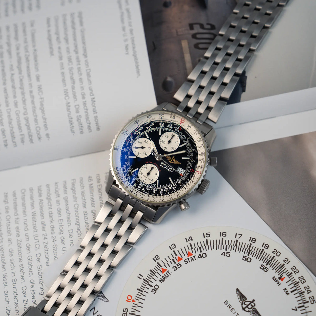 Produktfografie der der Breitling Navitimer Fighters Edition A13330