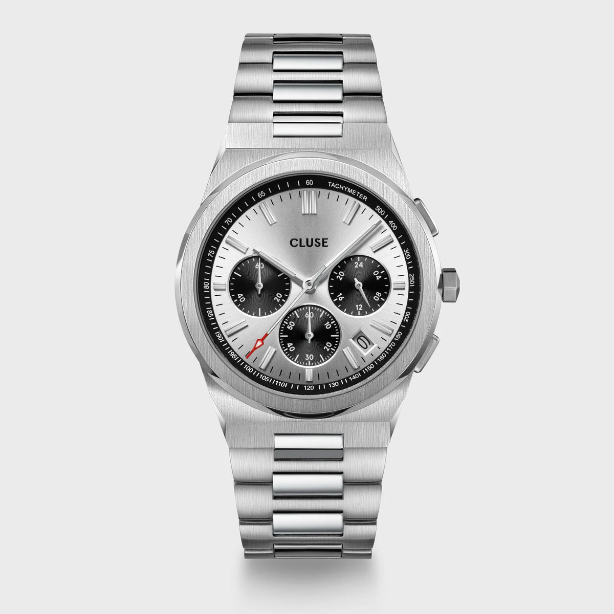 Frontale Ansicht der Vigoureux Chronograph-Uhr von Cluse in Edelstahl mit dem silbernen Zifferblatt mit schwarzen Totalisatoren