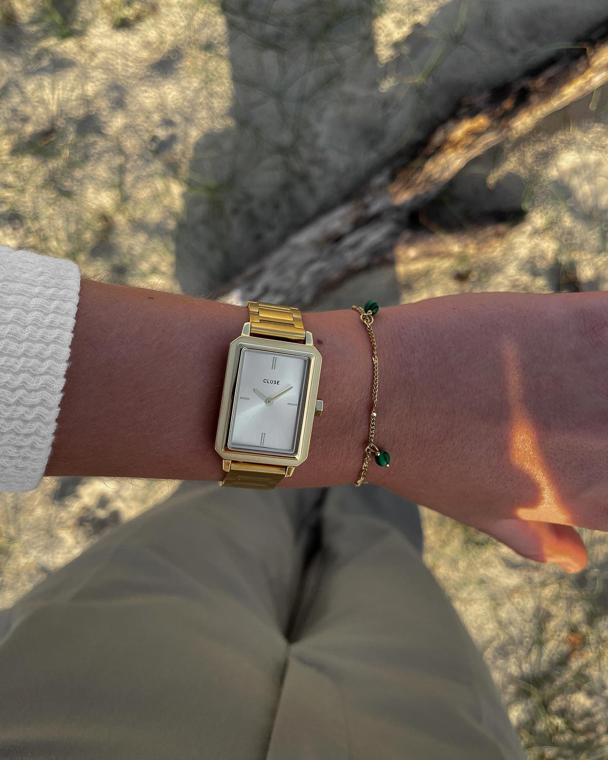 Wristshot der Cluse "Fluette" Stahl-Uhr mit gelbgold-farbenem Zifferblatt und Gehäuse