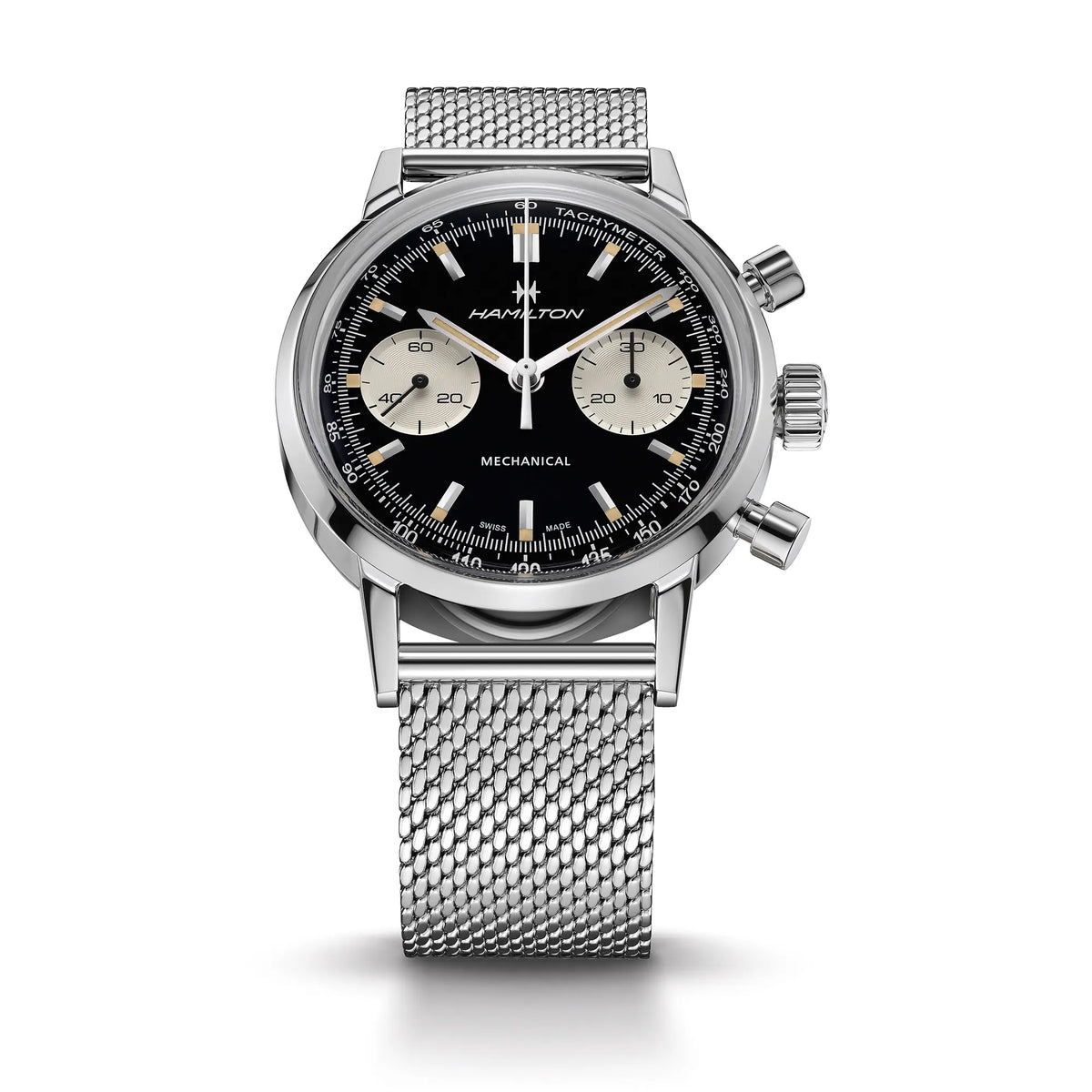 Produktfotografie der Hamilton American Classic Intra-Matic Auto Chrono H38429130 mit dem Reverse-Panda Zifferblatt an einem feingliedrigen Mesh-Armband