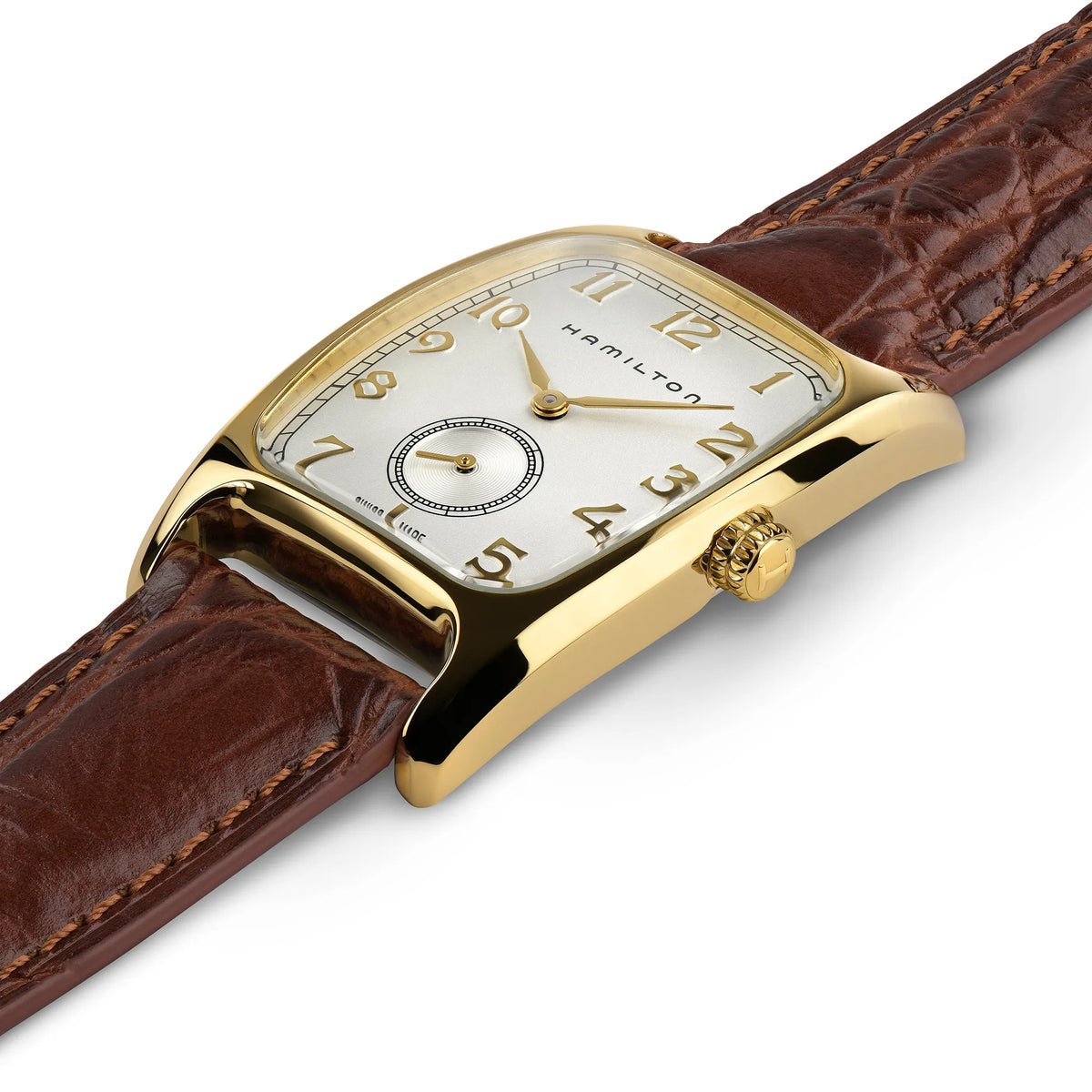 Leicht schräge Ansicht der goldfarbenen Hamilton American Classic Boulton H13431553 mit ihrem länglichen Uhrengehäuse an einem braunen Lederband