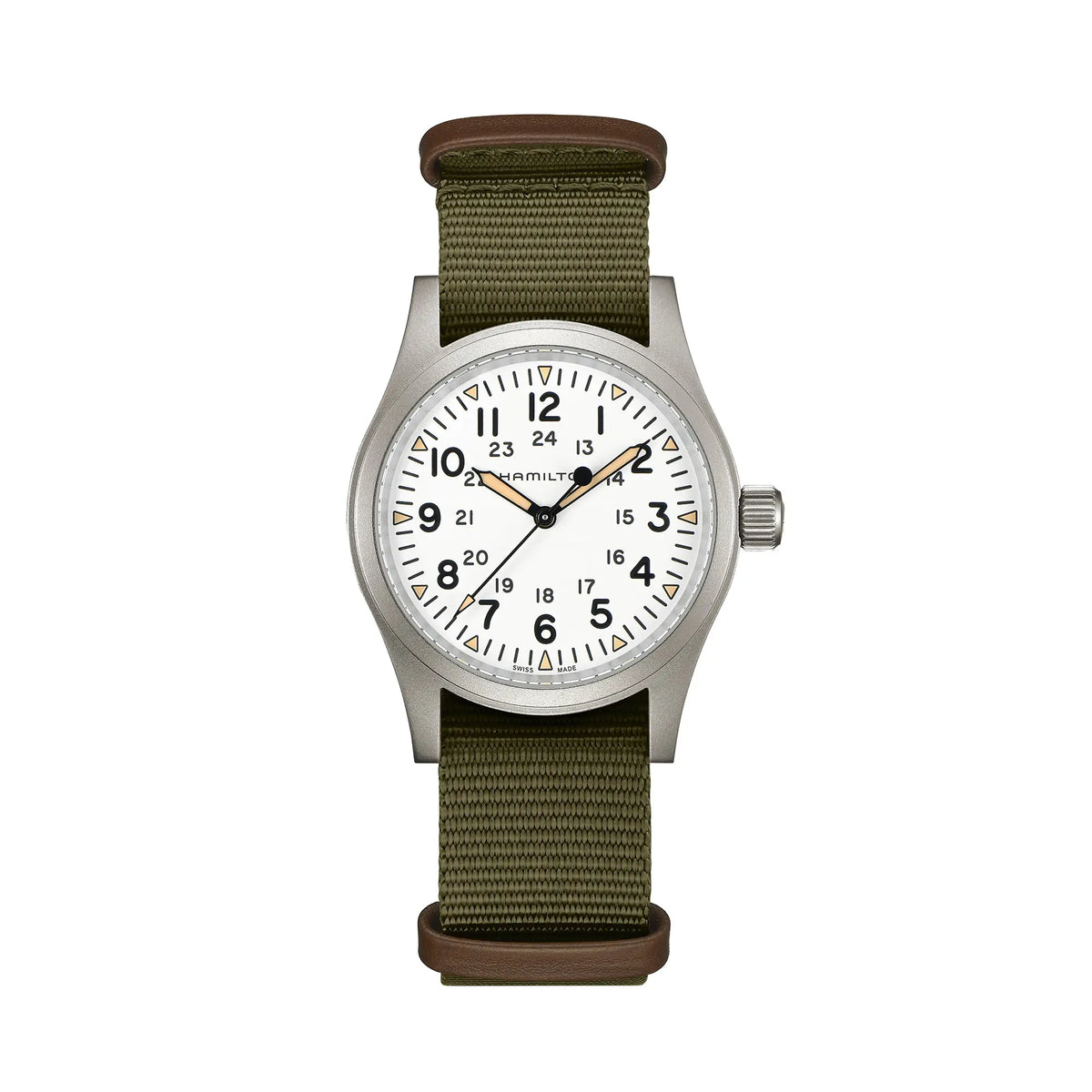 Frontale Ansicht der Hamilton Khaki Field Mechanical H69439411 mit weißem Zifferblatt am olivgrünen Nato-Armband