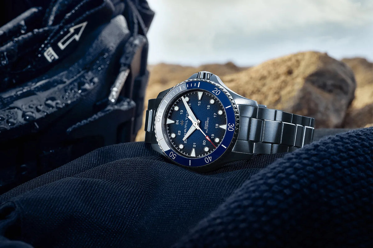 Fotografie einer Hamilton Taucheruhr mit blauer Zifferblatt und Lünetten-Kombination