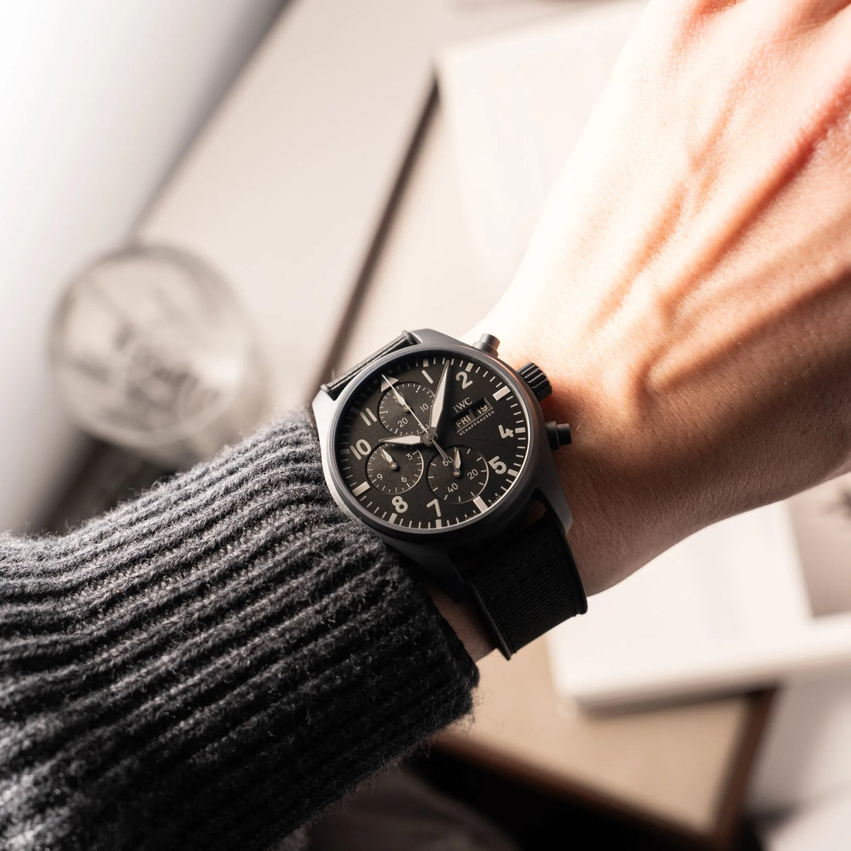 Wristshot mit dem IWC Pilot 41 "Top Gun" Chronograph mit schwarzem Ceratanium-Gehäuse aus Keramik und Titan