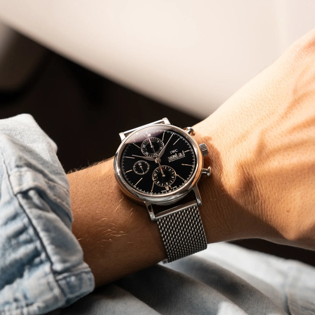 Wristshot mit dem IWC Portofino Chronograph der Referenz IW391002 mit schwarzem Zifferblatt an einem Mesh-Armband