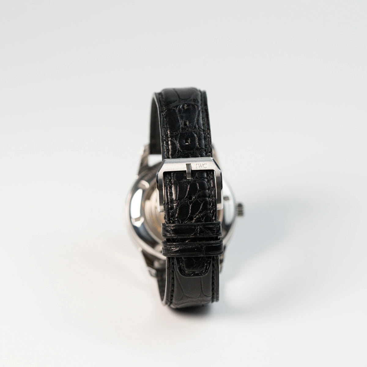 Blick auf das Band mit Dornschliesse der IWC Schaffhausen Uhr "Ingenieur" mit der Referenz IW323301