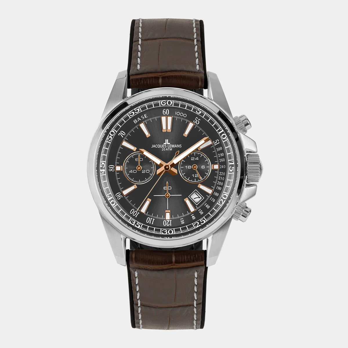 Frontale Ansicht der Jacques Lemans 1-2117W Chronograph-Armbanduhr für Herren mit einem anthrazitfarbenen Zifferblatt, roségoldfarbenen Ziegern und Edelstahl-Gehäuse an einem braunem Lederarmband mit einer groben Struktur und mit weißer Ziernaht