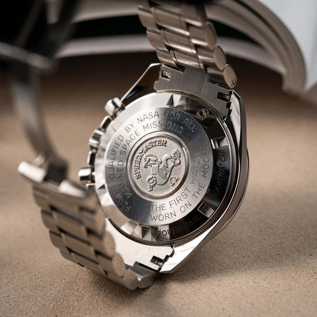 Gehäuseboden der Omega Speedmaster Professional Moonwatch mit Hesalitglas aus 2018