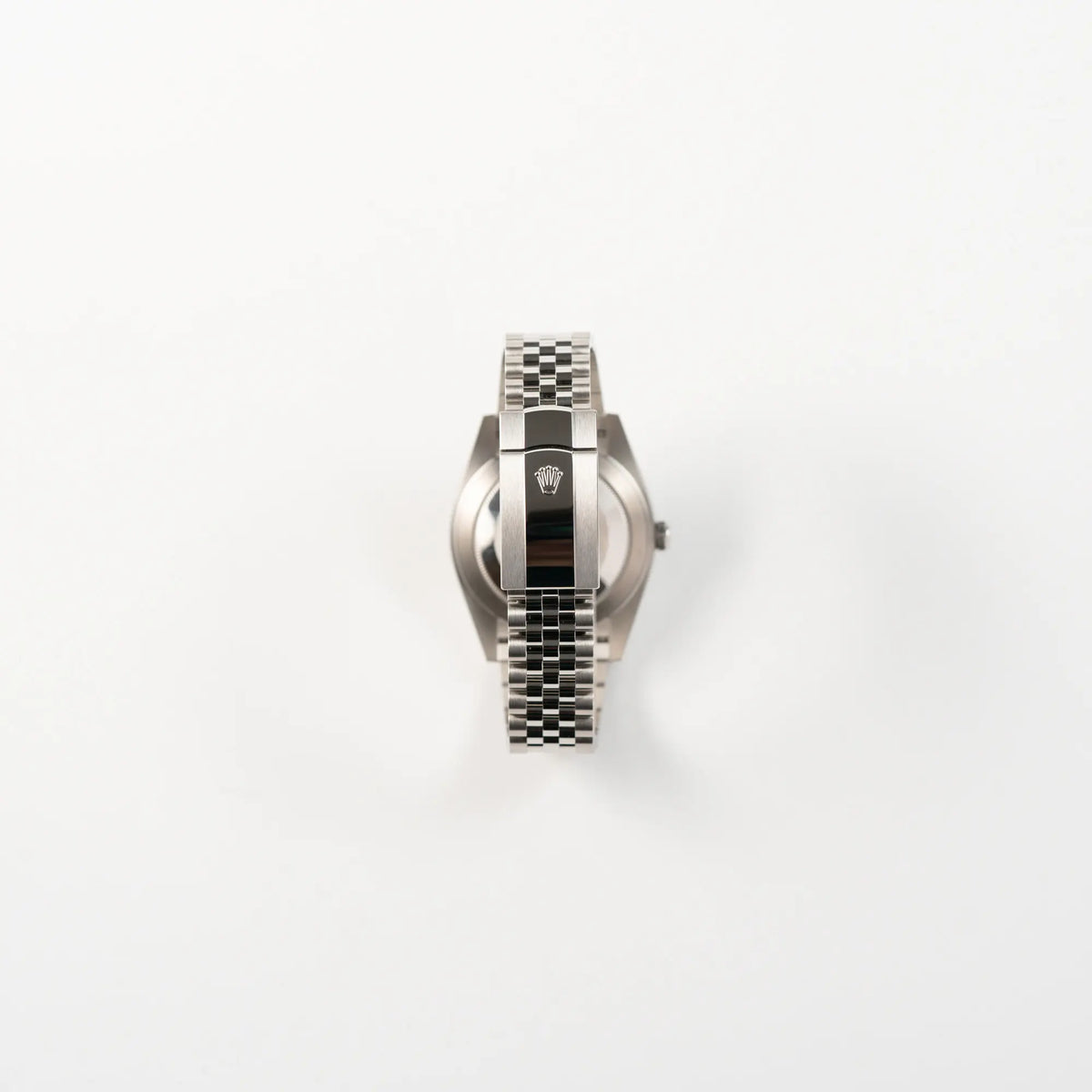 Blick auf die Oyster-Faltschliesse der Rolex Datejust 41 der Referenz 126300 mit grauem Zifferblatt und glatter Lünette am Jubilee-Stahl-Armband