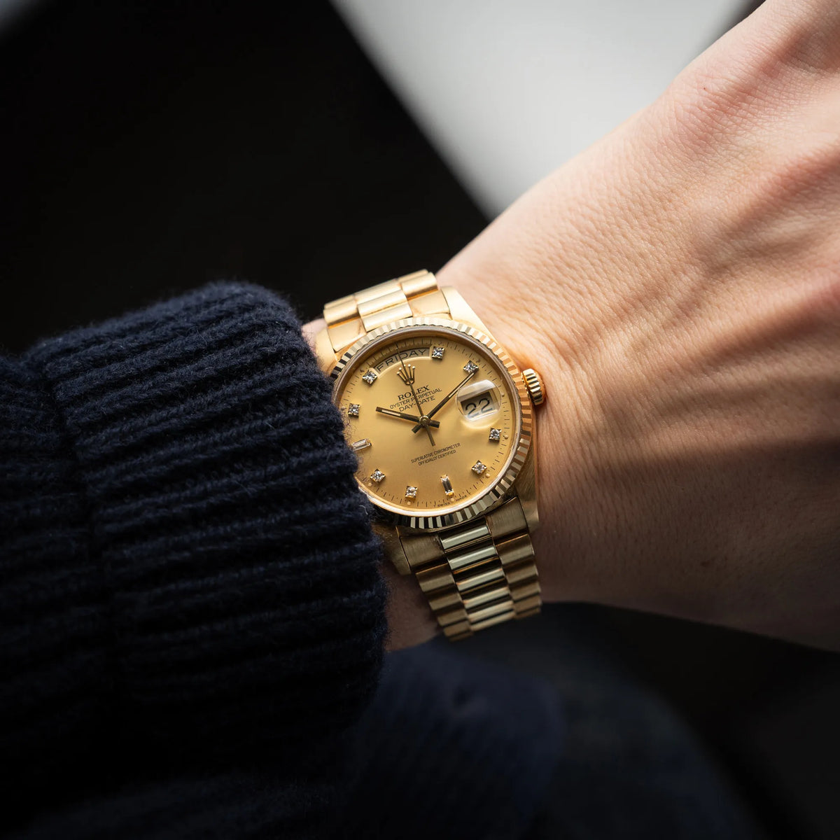 Wristshot mit der Rolex Day-Date 36 der Referenz 18238 mit champagnerfarbenem Diamant-Zifferblatt