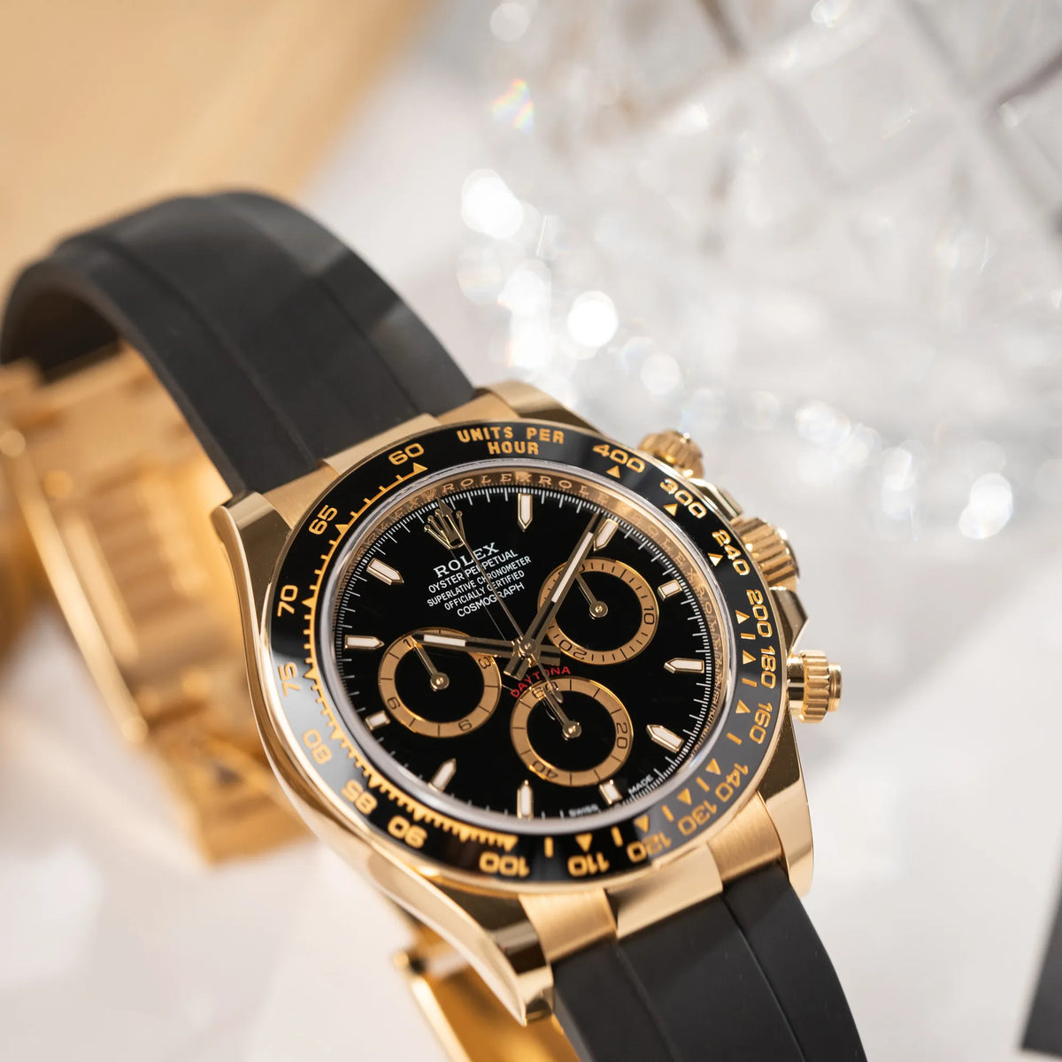 Rolex Daytona 126518LN mit Gelbgold-Gehäuse und schwarzem Zifferblatt am schwarzen Oysterflex-Armband aus Kautschuk