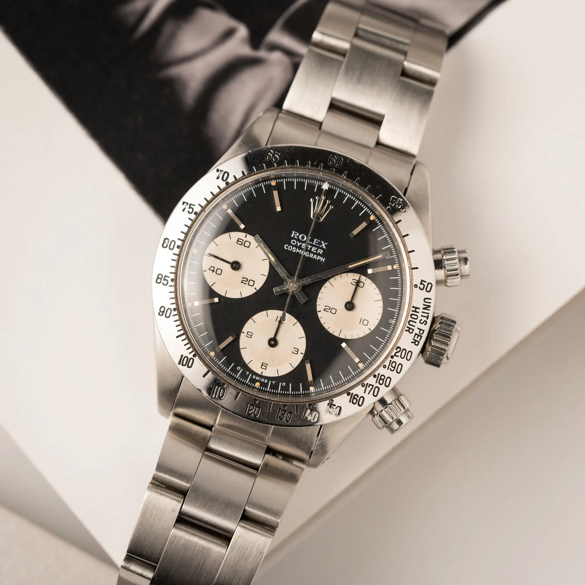 Rolex Daytona der Referenz 6265 mit Sigma-Dial in schwarz und weißen Sub-Dials im 37mm-Gehäuse aus den 70er Jahren