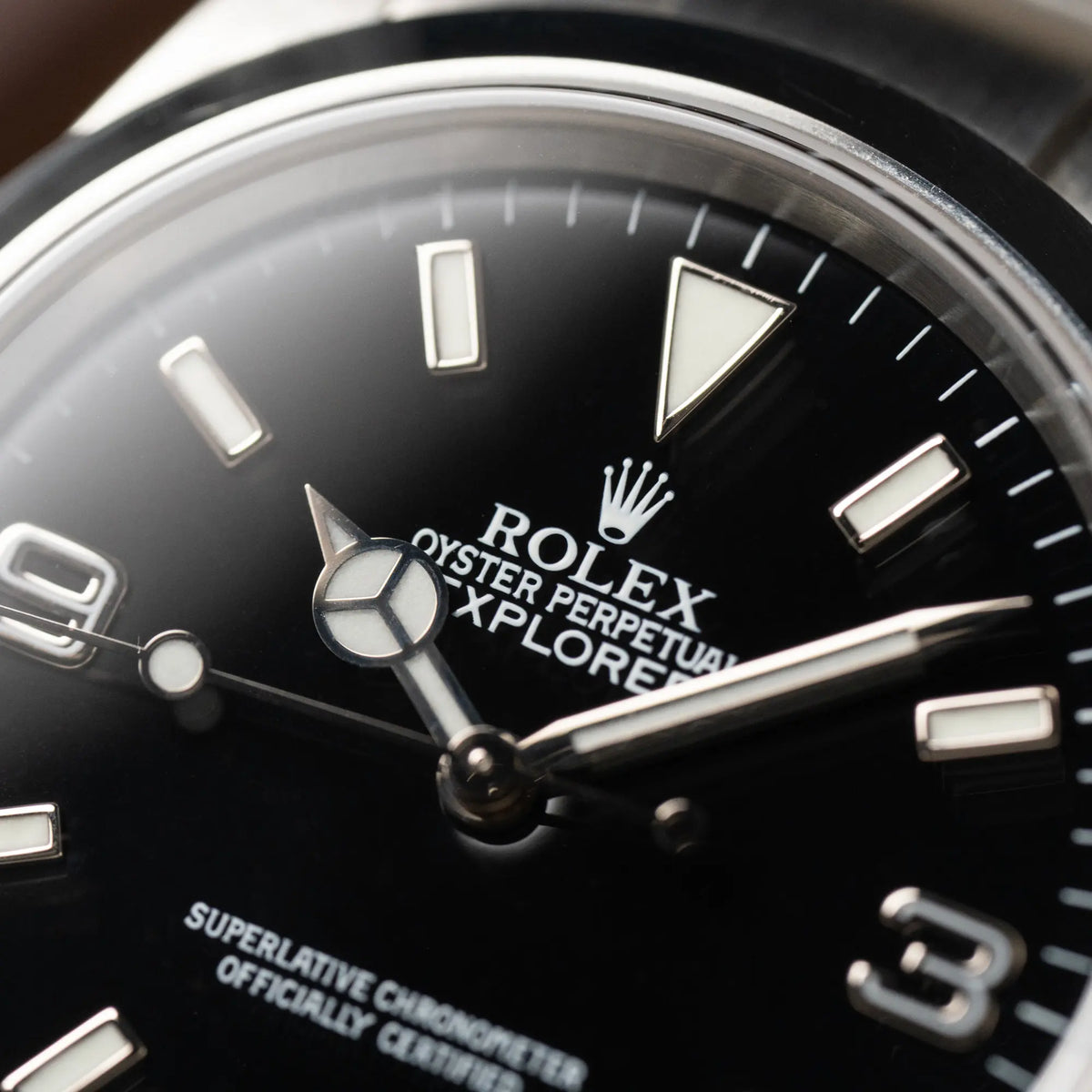 Makroaufnahme der Rolex Explorer 36 in Stahl mit der Referenz 1142700 in einem nahezu neuwertigen Zustand aus 2004