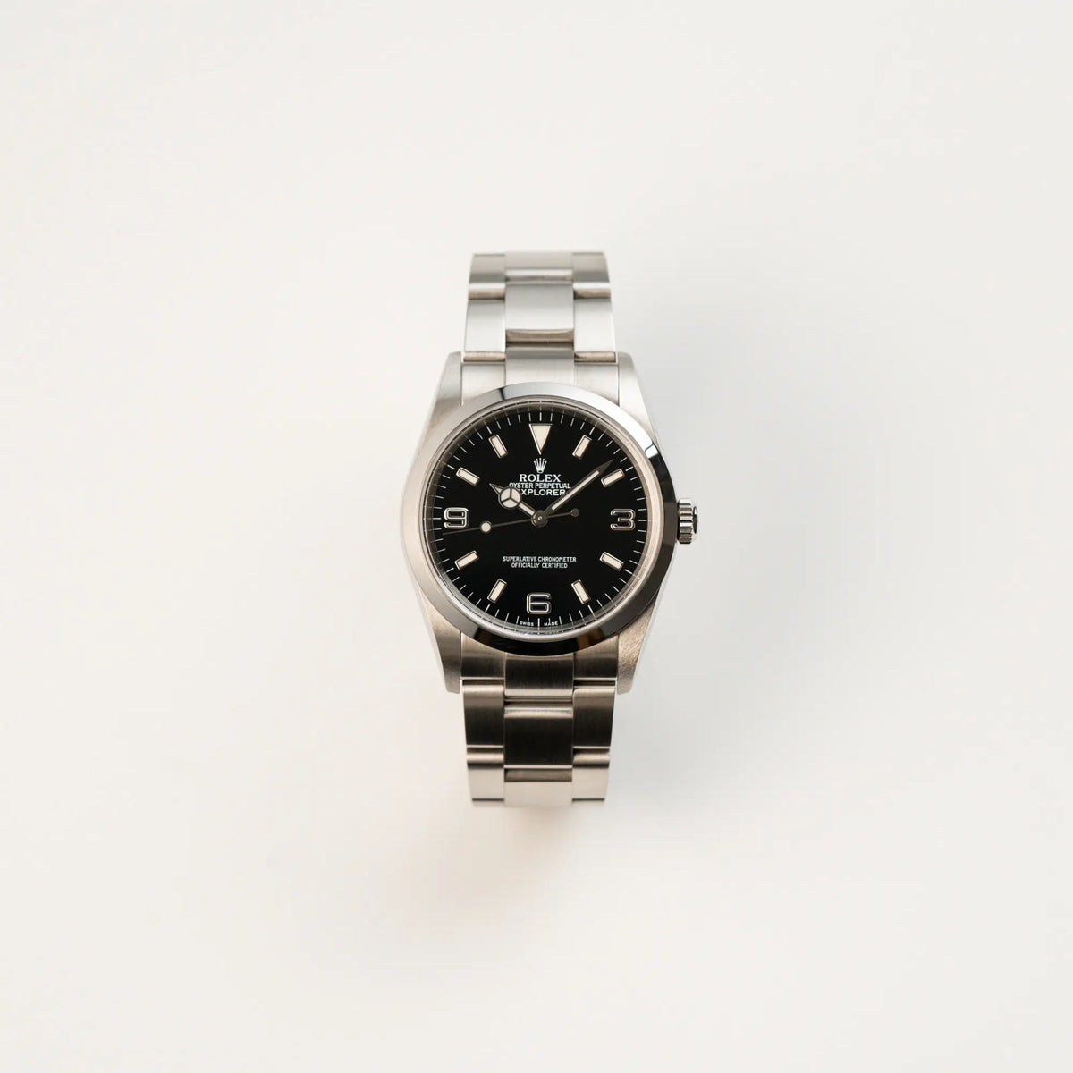 Frontale Ansicht der Rolex Explorer 36 in Stahl mit der Referenz 1142700 in einem nahezu neuwertigen Zustand aus 2004
