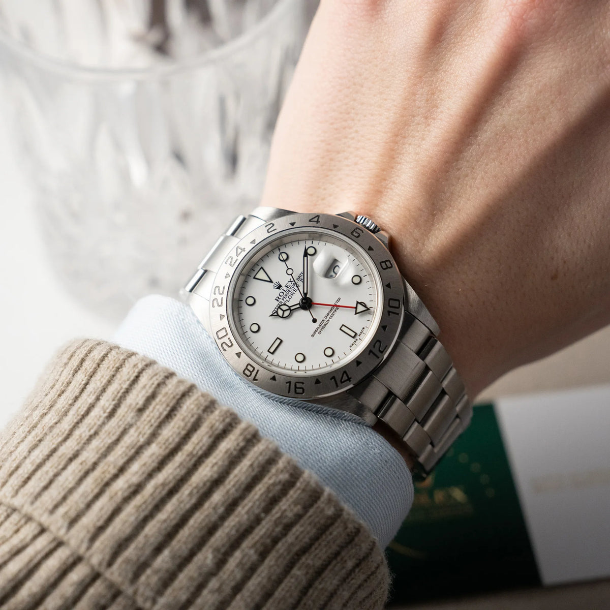 Wristshot mit der Rolex Explorer 2 - Referenz 16570T - mit dem weißen Polar-Zifferblatt