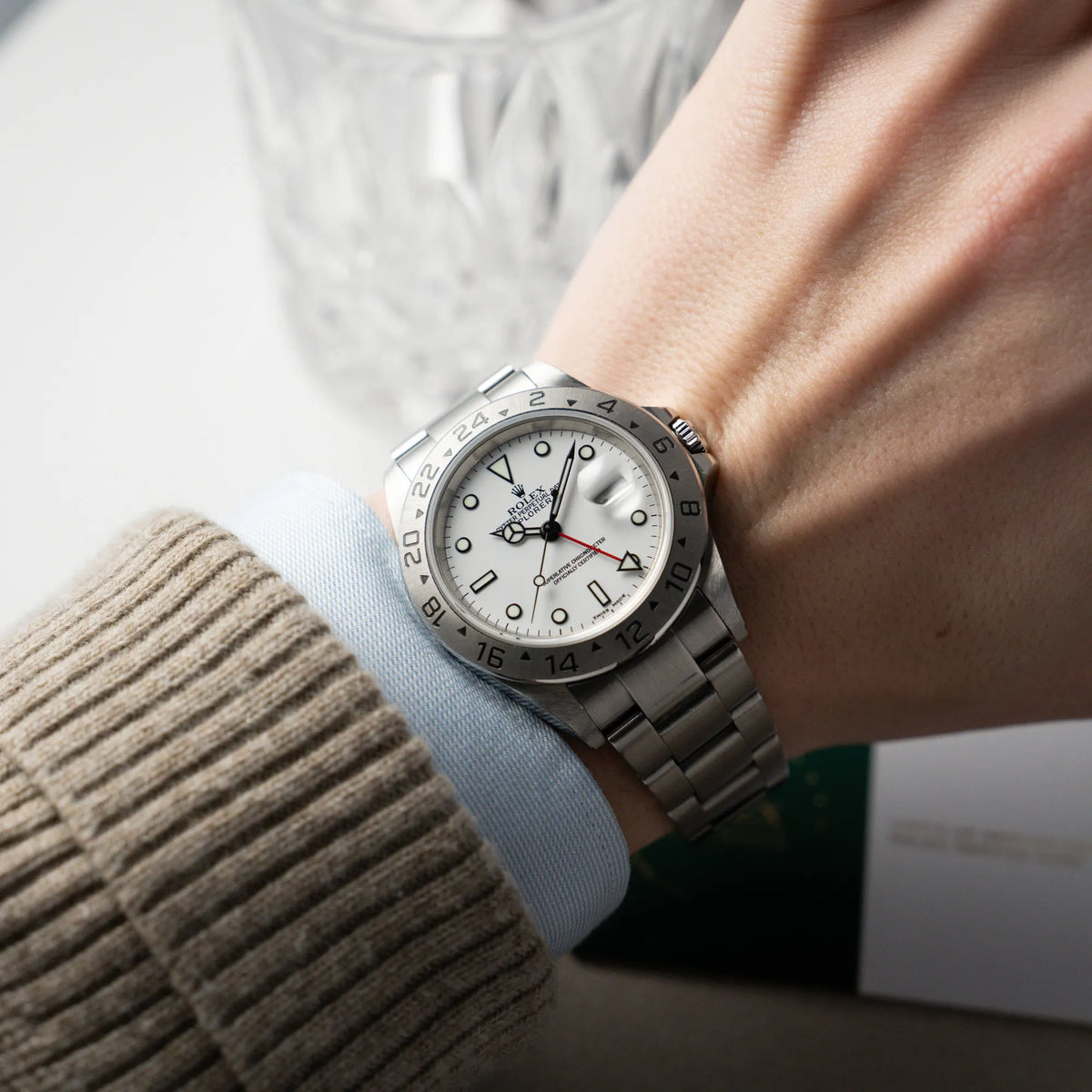 Wristshot mit der Rolex Explorer 2 - Referenz 16570T - mit dem weißen Polar-Zifferblatt
