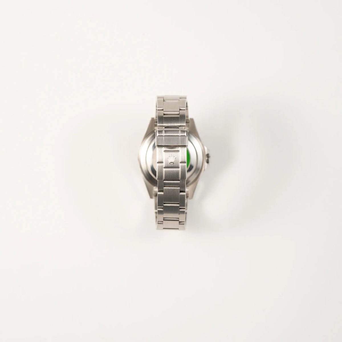 Blick auf das Oyster-Stahlband mit OysterStahl-Faltschliesse der Rolex GMT-Master II 16710 mit der schwarz-roten "Coke" Aluminium-Lünetten-Einlage aus 2003