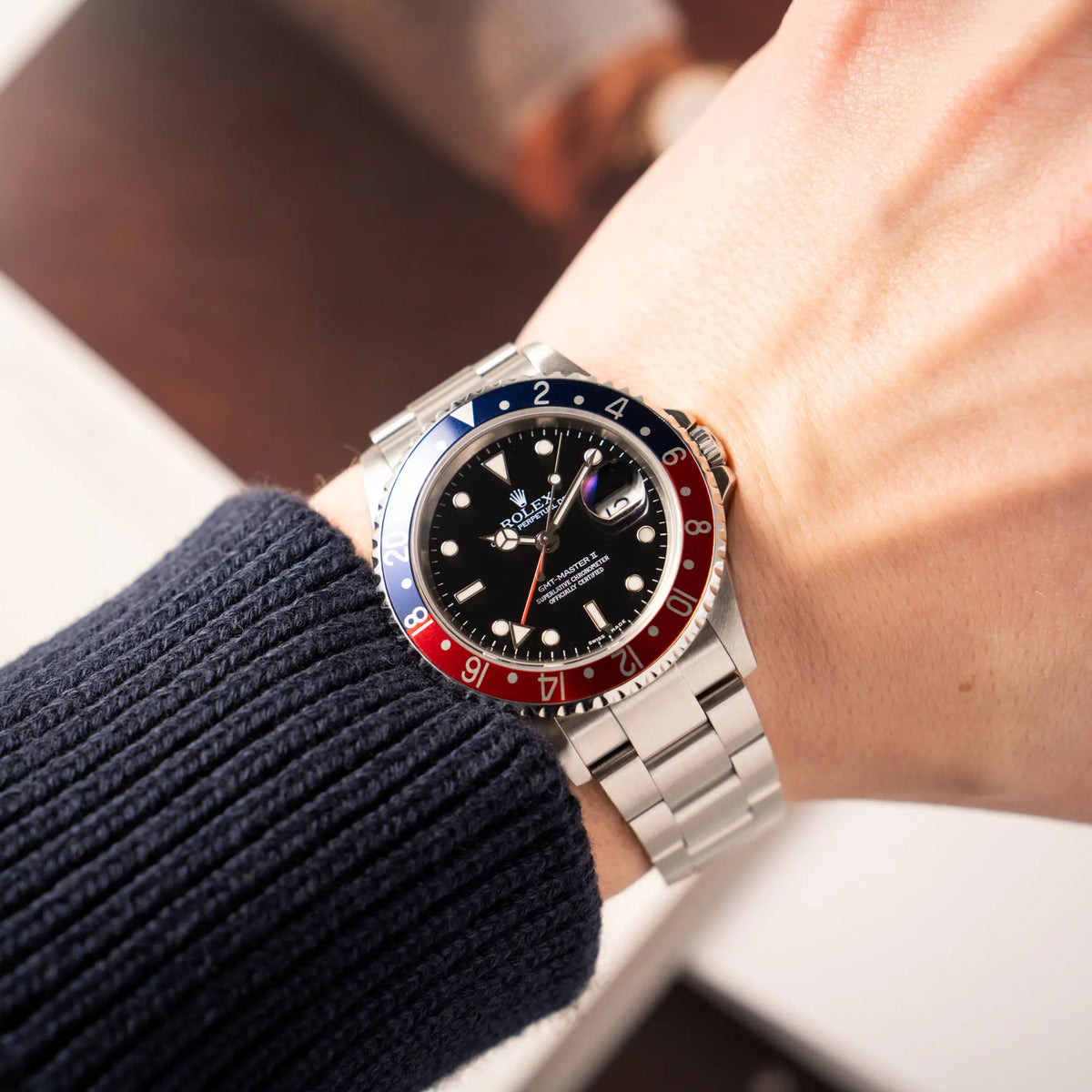 Wristshot mit der Rolex GMT-Master II Pepsi der Referenz 16710