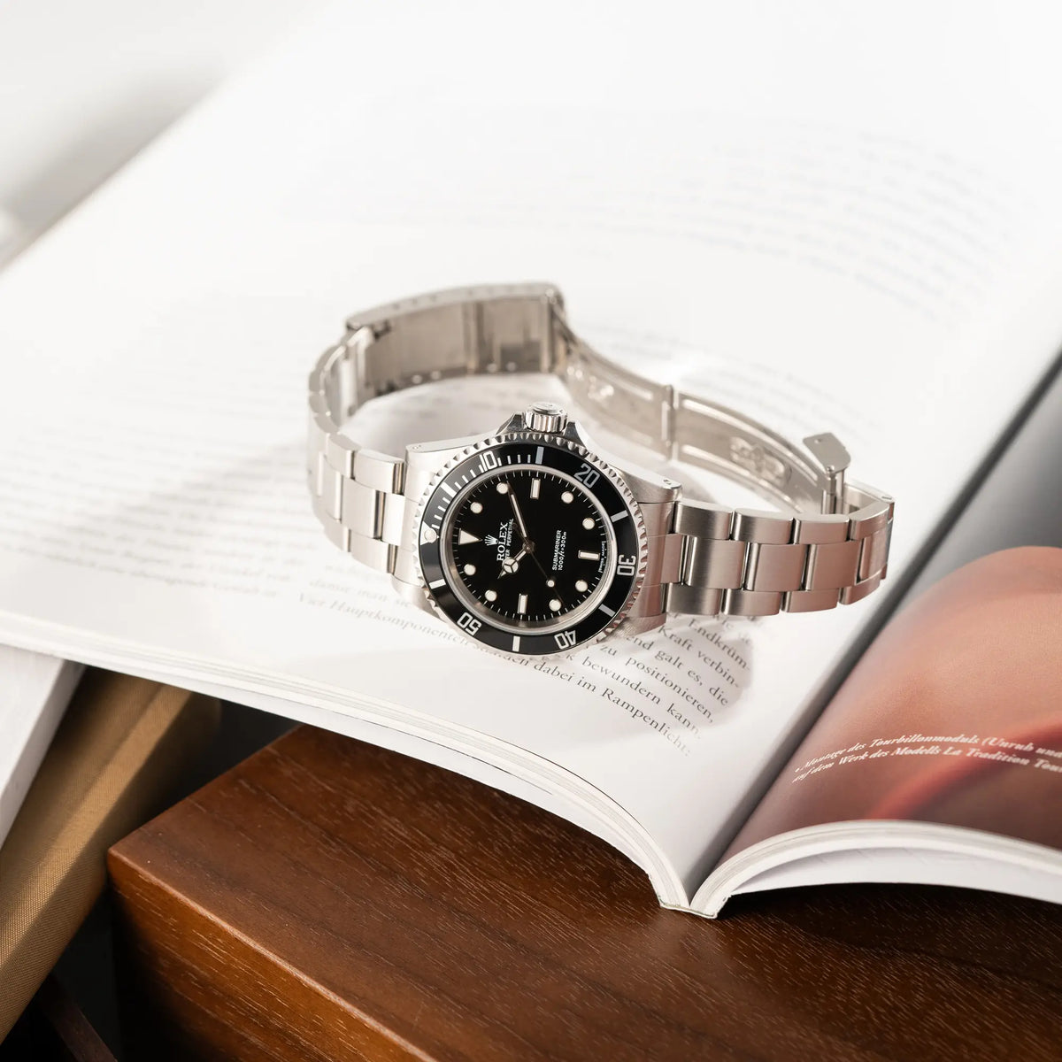 Rolex Submariner No Date 14060M mit schwarzem Zifferblatt und der klassischen schwarzen Aluminium-Lünette