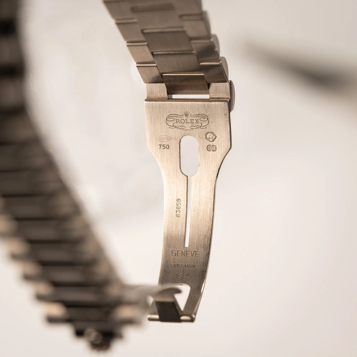 Innenbügel der Faltschliesse von der Rolex Day-Date 36 der Referenz 118239 in 750er Weißgold gefertigt mit dem klassischen President-Armband