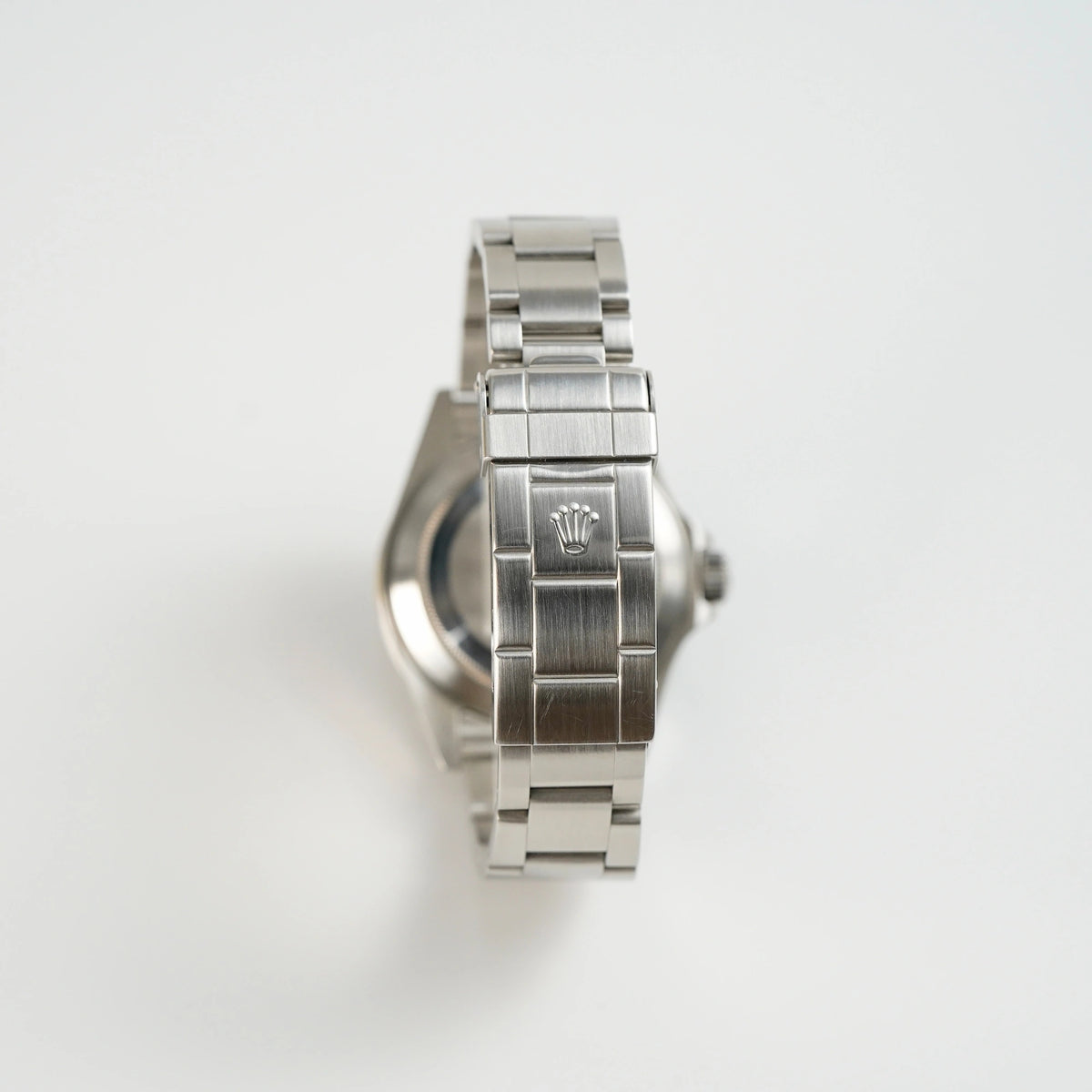 Faltschließe der Rolex Submariner Date in schwarz, Referenz 16610, mit Flat-Four-Lünette am Edelstahl-Armband