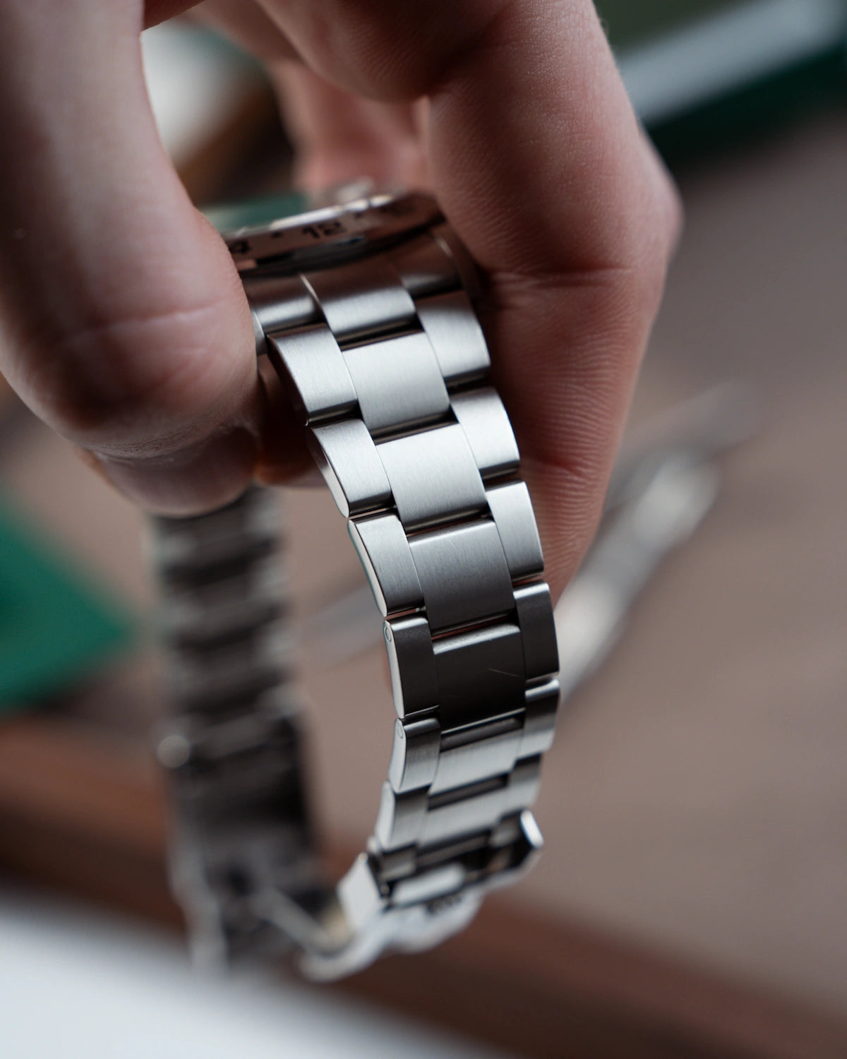 Detailaufnahme des Stahlbands einer Rolex Explorer 2 in sehr gutem Zustand
