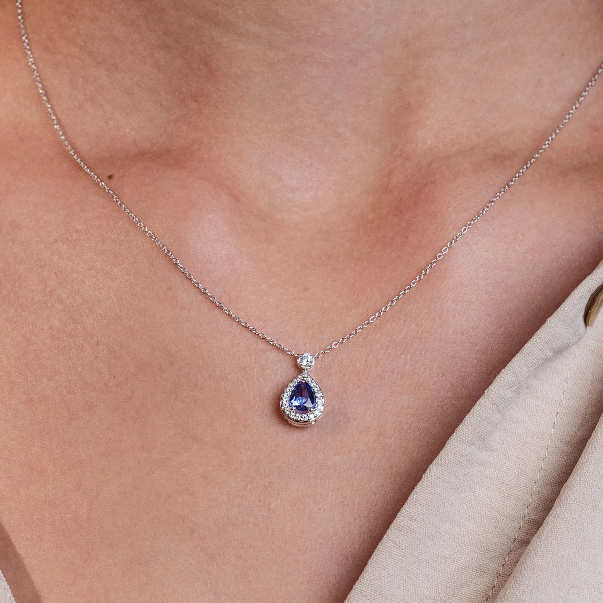 Weißgold-Collier mit blauem Tansanit und Brillanten | 18 Karat
