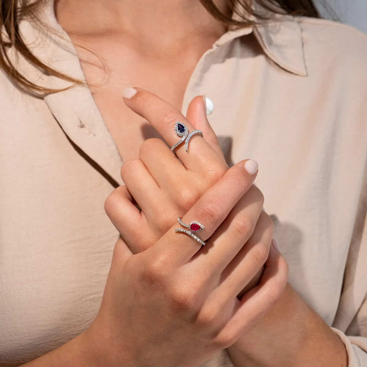 Weißgoldring mit Rubin-Tropfen und Brillanten | 18 Karat