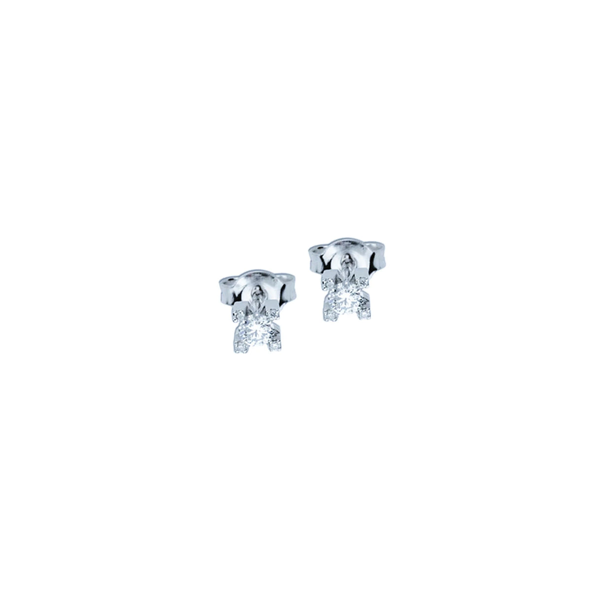 Produktfotografie der Ohrstecker aus Weißgold "Five Diamonds" mit einem zentralen Brillanten und 4 Diamanten als Fassung außen herum