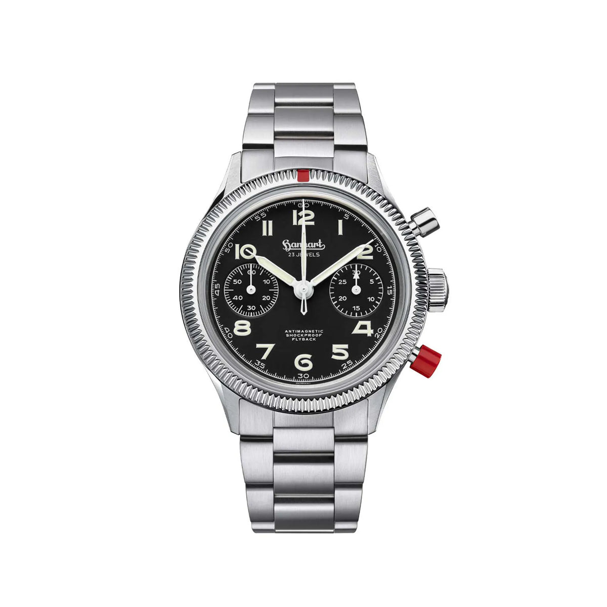 Produktfotografie der Hanhart 417 ES 1954 Heritage Flyback mit 39mm-Gehäuse und schwarzem Zifferblatt am Edelstahlarmband