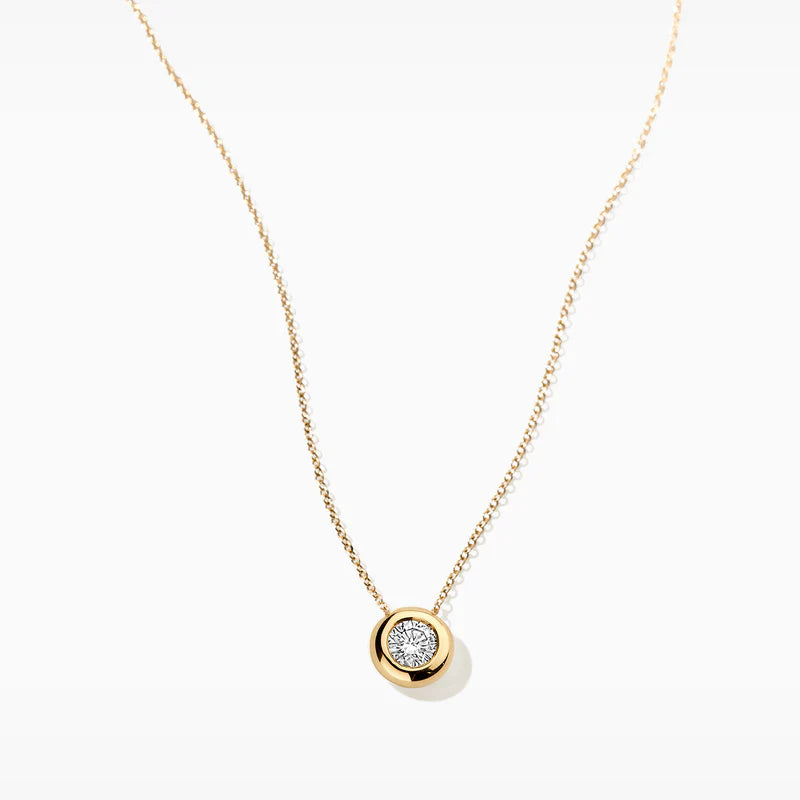 Collier für Damen von Blush Jewels Damenring aus 14 karätigem Gelbgold mit einem einzeln gefassten Labor-Diamanten als Anhänger
