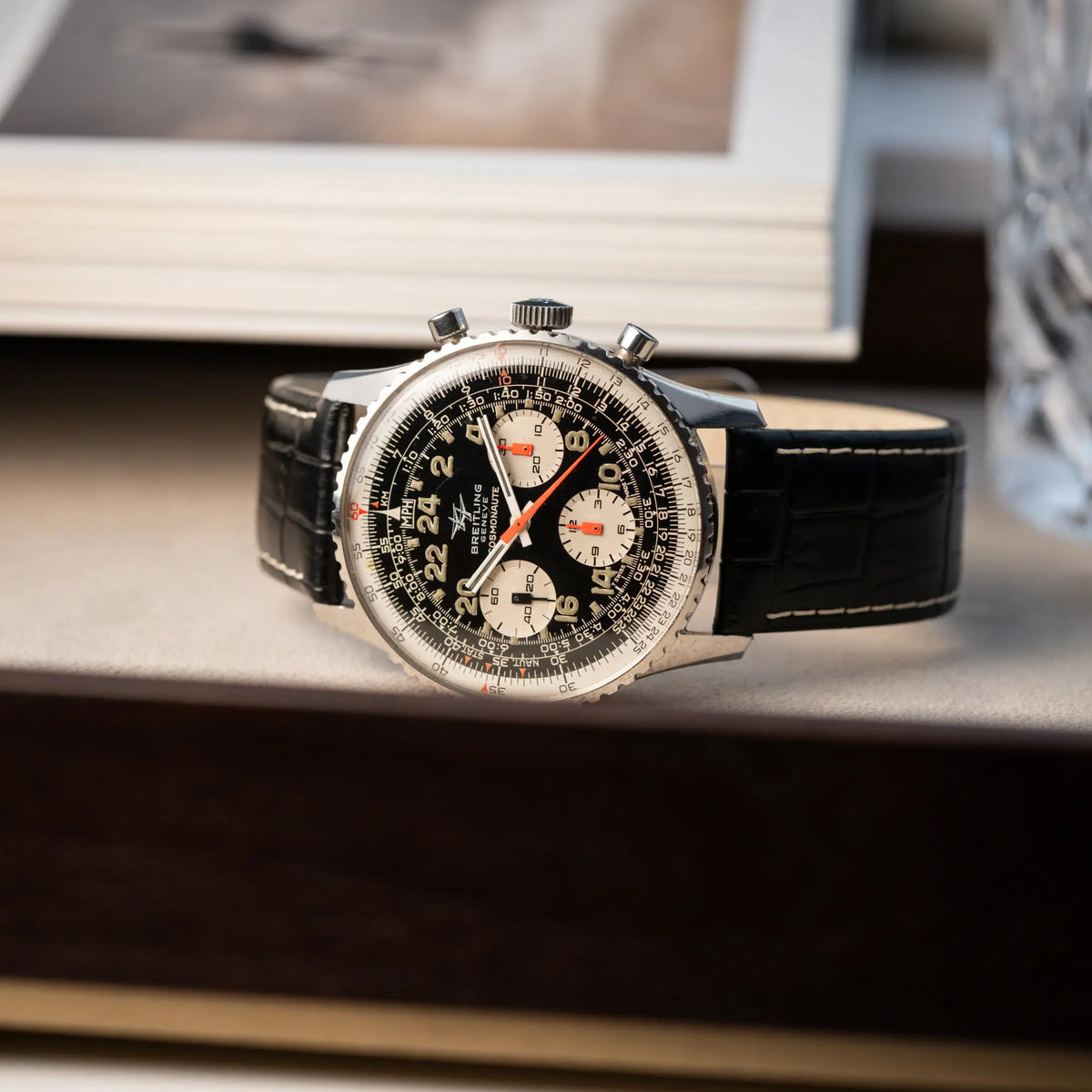 Produktfotografie des Vintage Chronographen Navitimer Cosmonaute von Breitling aus Ende der 60er Jahre