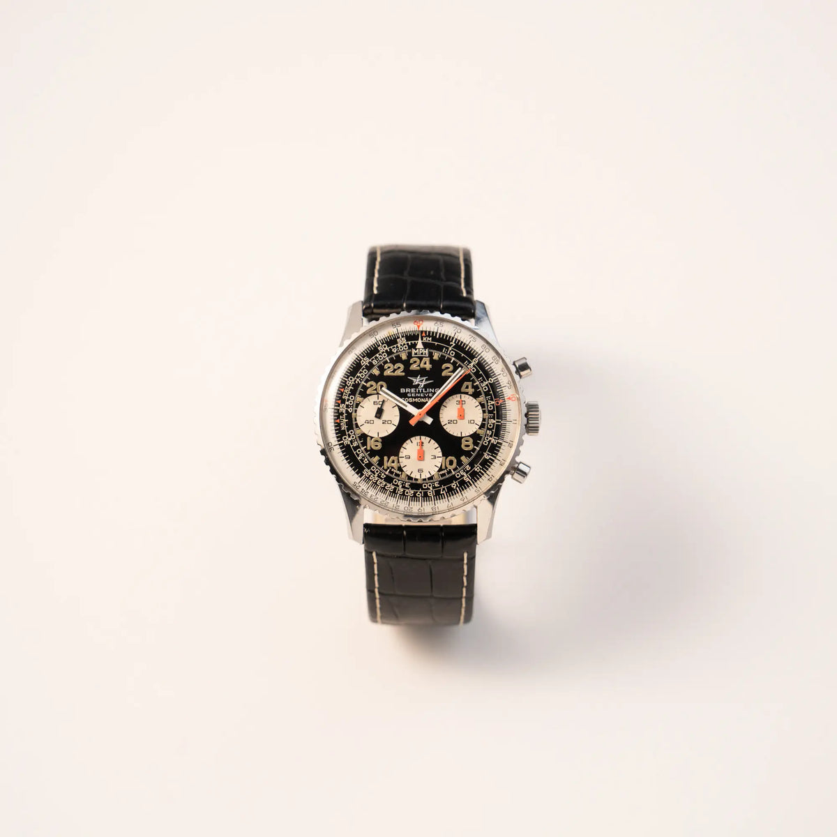 Frontale Ansicht desVintage Chronographen Navitimer Cosmonaute von Breitling aus Ende der 60er Jahre