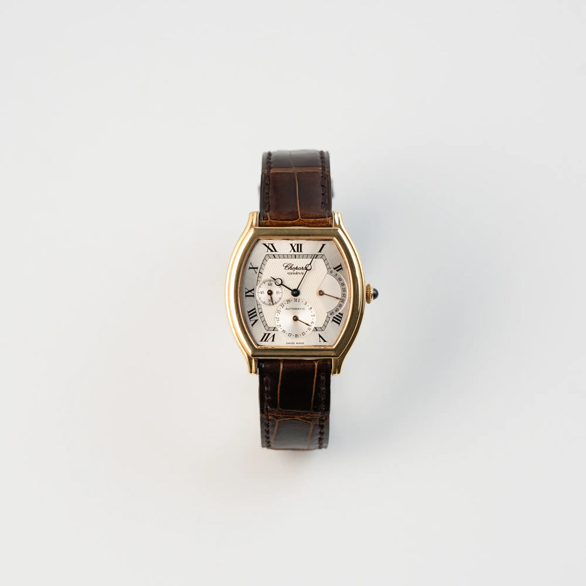 Frontale Ansicht der Chopard Tonneau Powerreserve 2248 mit Gehäuse aus 18k Roségold