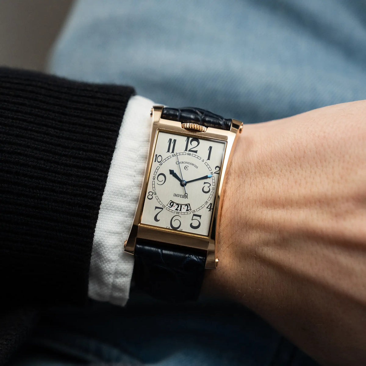 Wristshot mit der Chronoswiss Imperia CH20671R mit 18k Gelbgold-Gehäuse