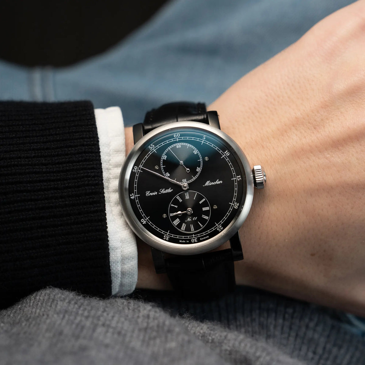 Wristshot mit dem limitierten Erwin Sattler Regulator in Schwarz mit der Nummerierung "01"