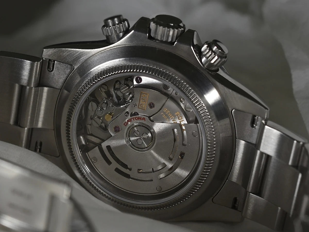 Foto mit dem montierten Saphir Caseback von Custom Watch Concepts auf der Rolex Daytona
