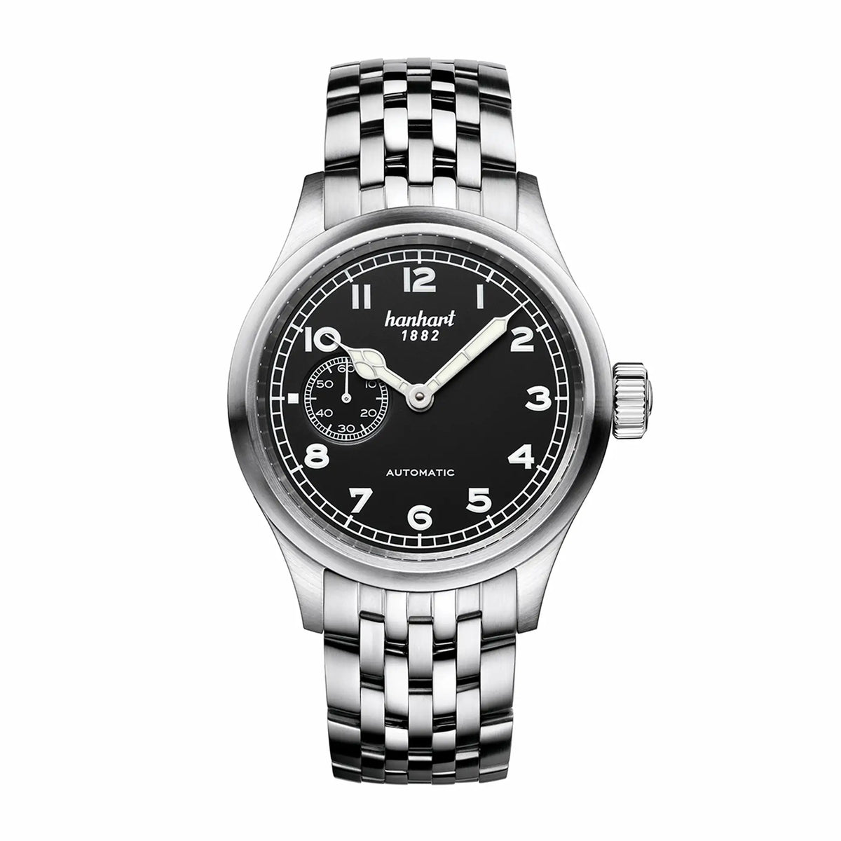 Frontale Ansicht der Hanhart Pioneer Preventor9 aus Edelstahl mit einem schwarzen Zifferblatt und einem Edelstahl-Armband