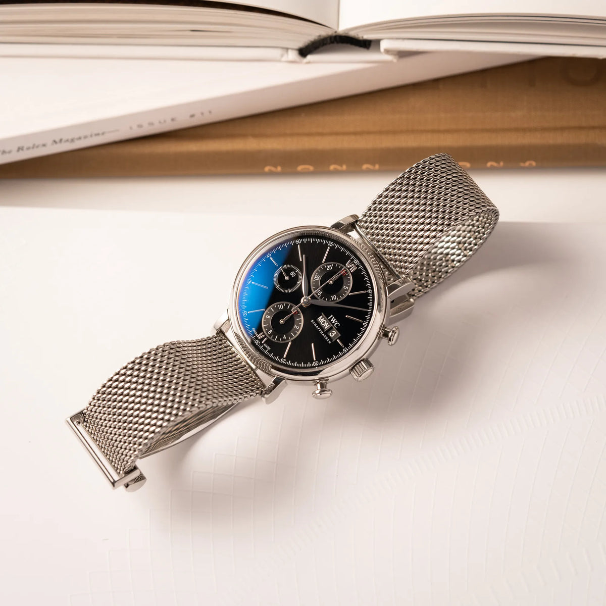 IWC Portofino Chronograph der Referenz IW391002 mit schwarzem Zifferblatt an einem Mesh-Armband