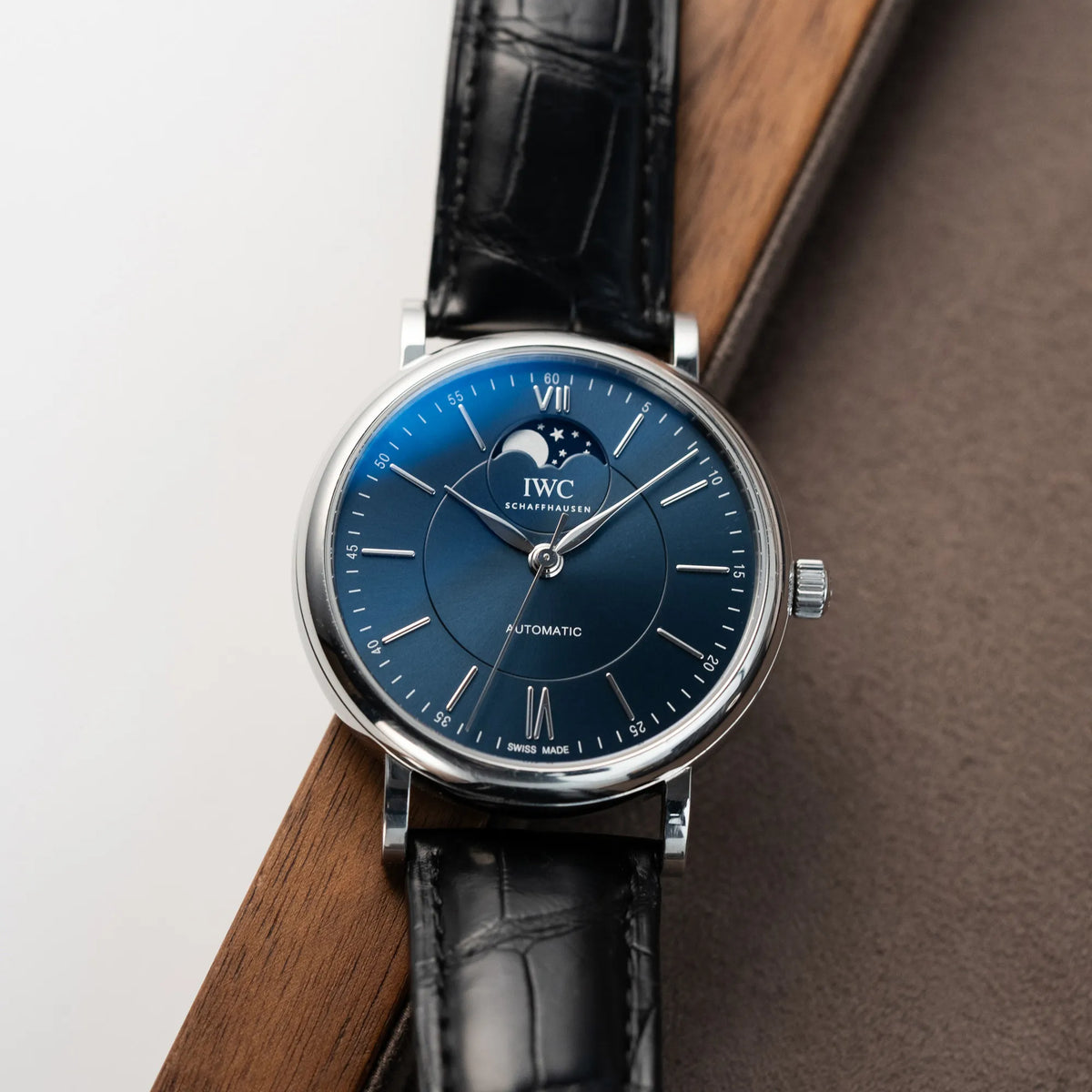 Produktfotografie der IWC Portofino Automatik Mondphase mit blauem Zifferblatt