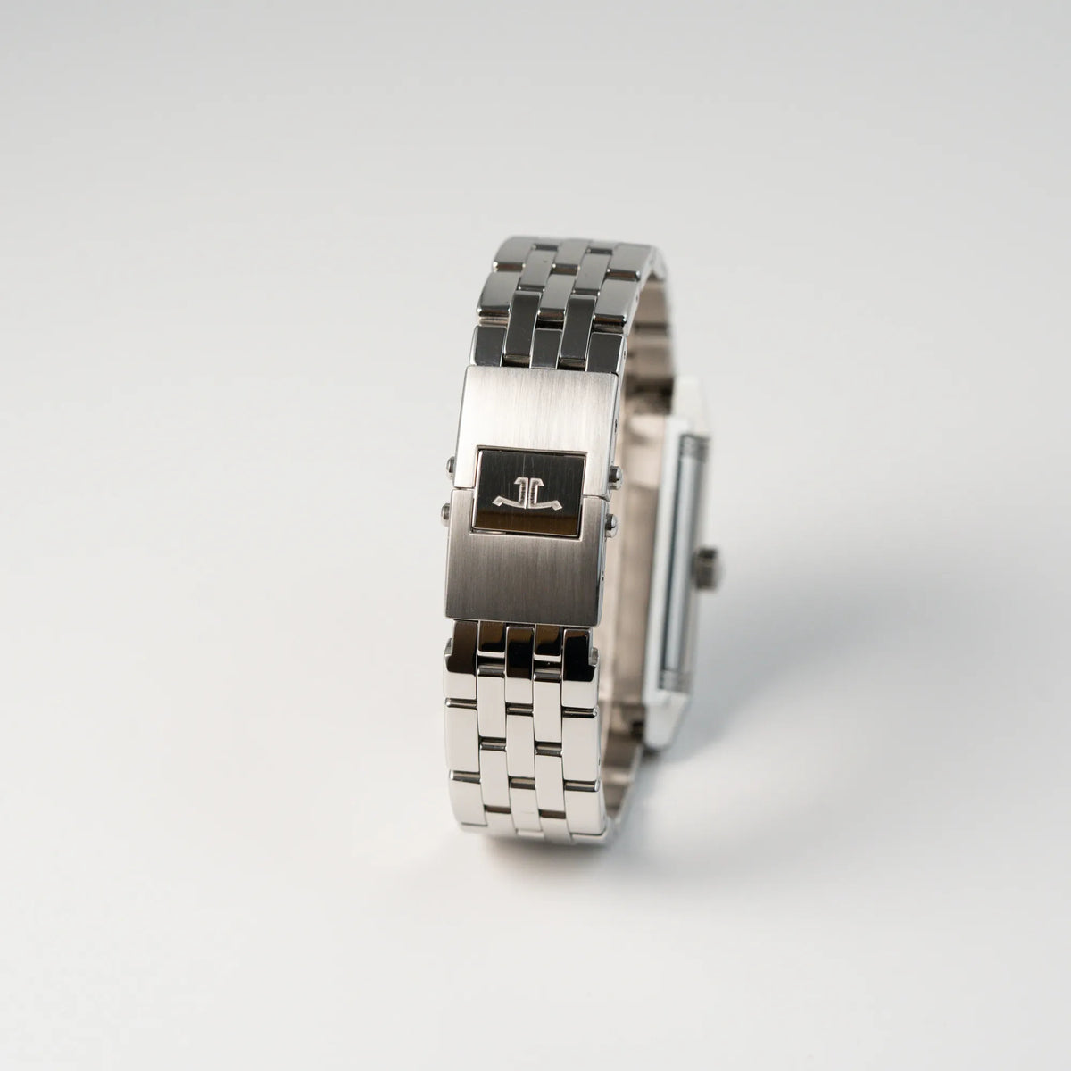Rückseite der der Jaeger LeCoultre Reverso Grand Date Armbanduhr mit Blick auf dasEdelstahlband