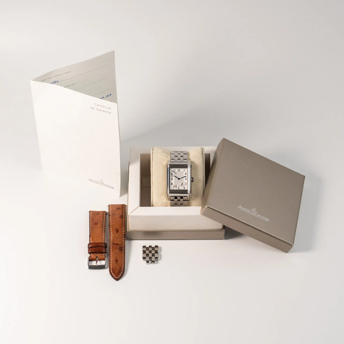 Jaeger LeCoultre Reverso Grand Date Armbanduhr zusammen mit dem Lieferumfang, bestehend aus Box,Papieren und zusätzlichem Lederband