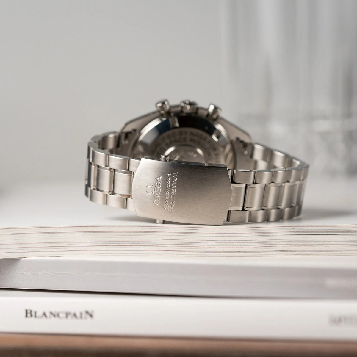 Faltschliesse der klassischen Omega Speedmaster Professional Moonwatch mit Hesalitglas
