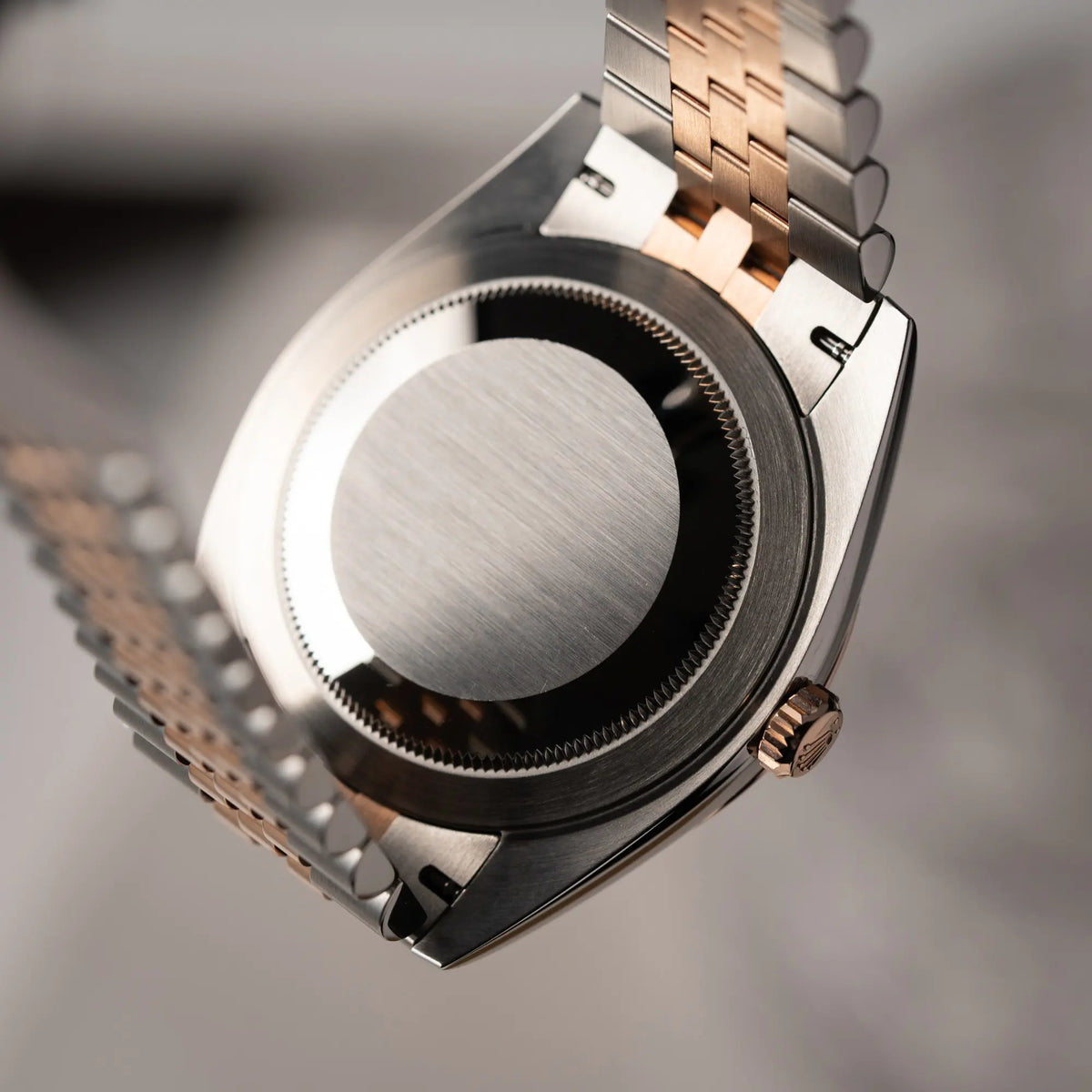 Gehäuseboden der Rolex Datejust 41 126331 in Stahl-Roségold mit dem braunen Chocolate-Diamant-Zifferblatt