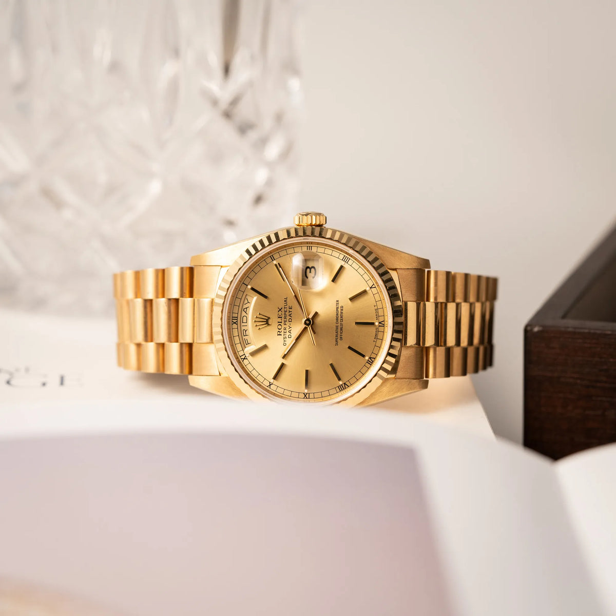 Produktfoto der Rolex Day-Date 36 der Referenz 18238 in Gelbgold mit champagnerfarbenem Stick-Dial