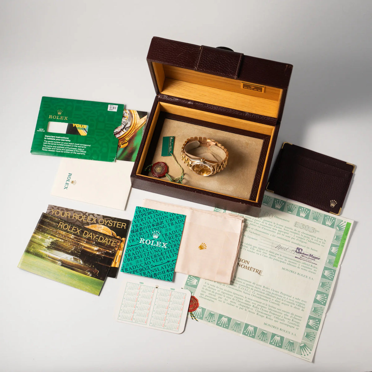 Rolex Day-Date 36 in Gelbgold der Referenz 18238 aus 1991 mit Champagner-Diamant-Zifferblatt und englischsprachiger Tagesanzeige zusammen mit dem Lieferumfang, bestehend aus Box, Booklets, Kalender, Hangtag, Cardholder, Poliertuch und originalen Papieren