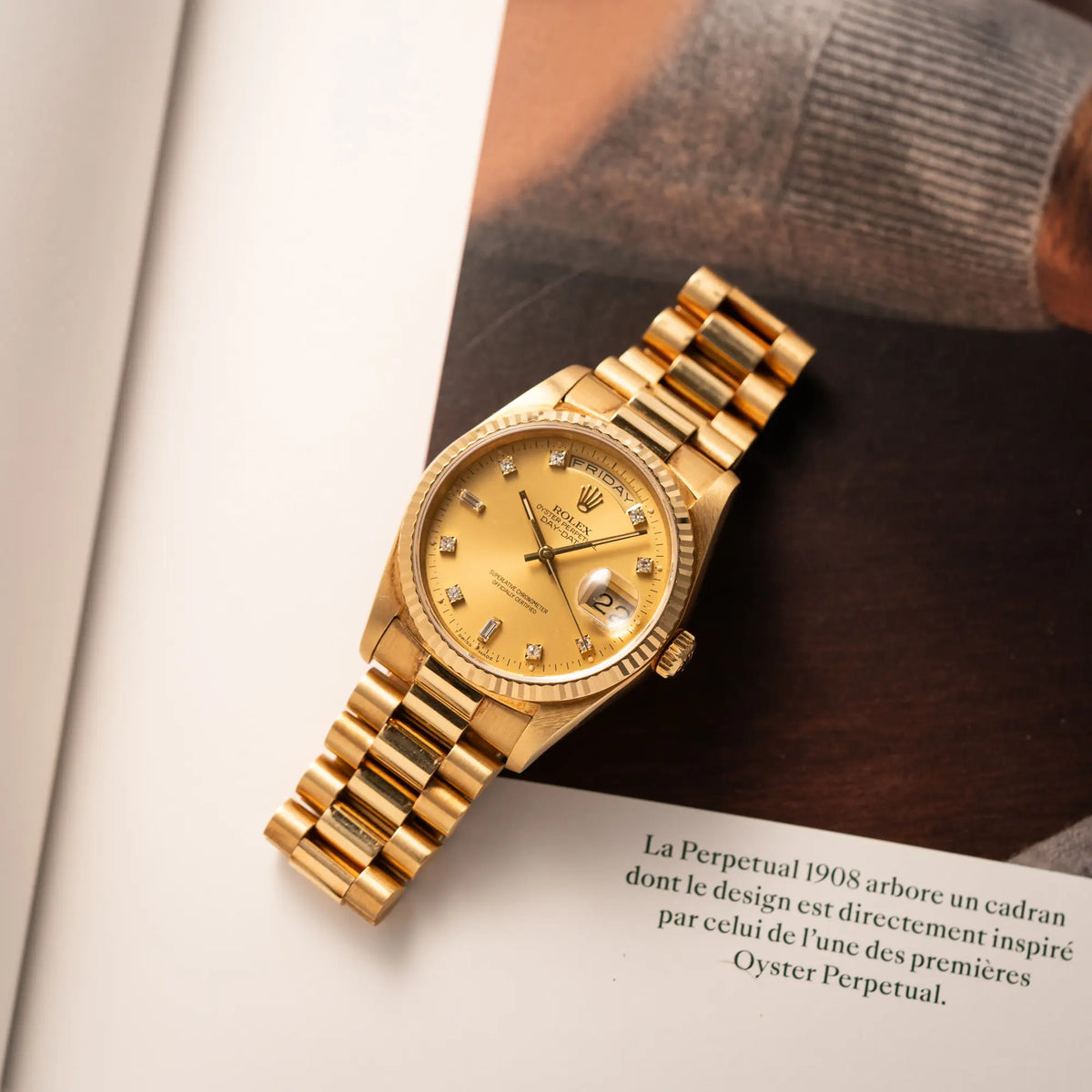 Produktfotografie als Titelbild für die gelbgoldene Rolex Day-Date 36 der Referenz 18238 mit champagnerfarbenem Diamant-Zifferblatt
