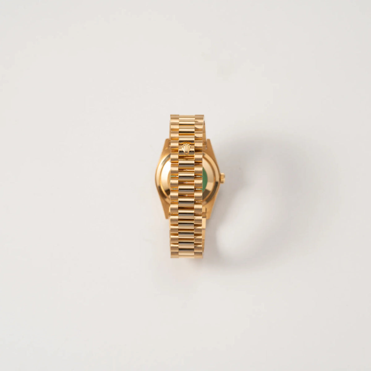 Blick auf das President-Armband der Rolex Day-Date 36 aus 1991 der Referenz 18238 mit goldfarbenem Zifferblatt und Diamant Indizes in einem hervorragenden Gesamtzustand